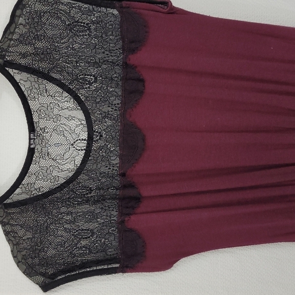 Lace burgundy sleevless tunic top - Picture 4 of 7
